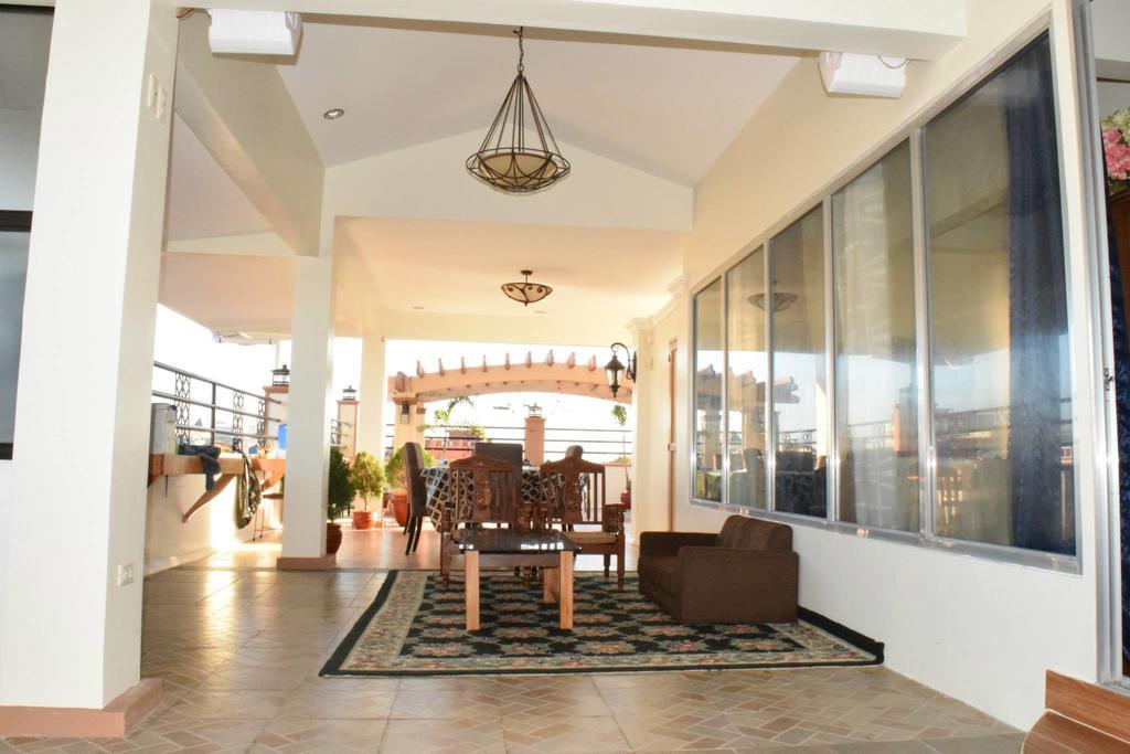 The Saint Joseph Residential Suites Лусена Стая снимка