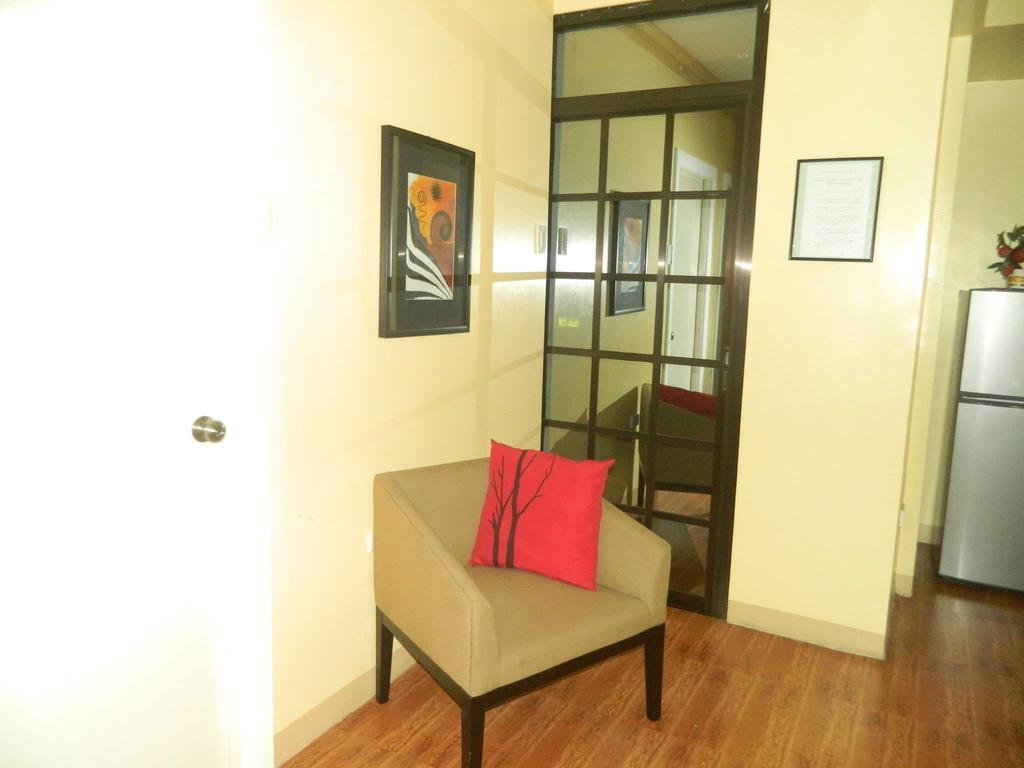 The Saint Joseph Residential Suites Лусена Стая снимка