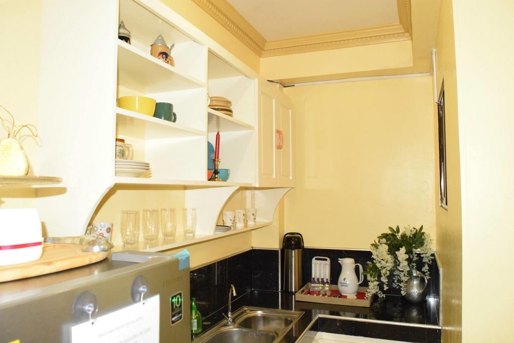 The Saint Joseph Residential Suites Лусена Стая снимка