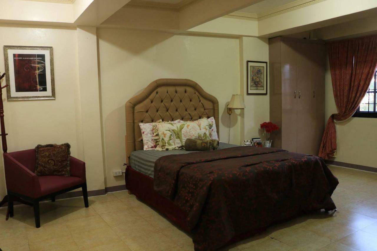 The Saint Joseph Residential Suites Лусена Екстериор снимка